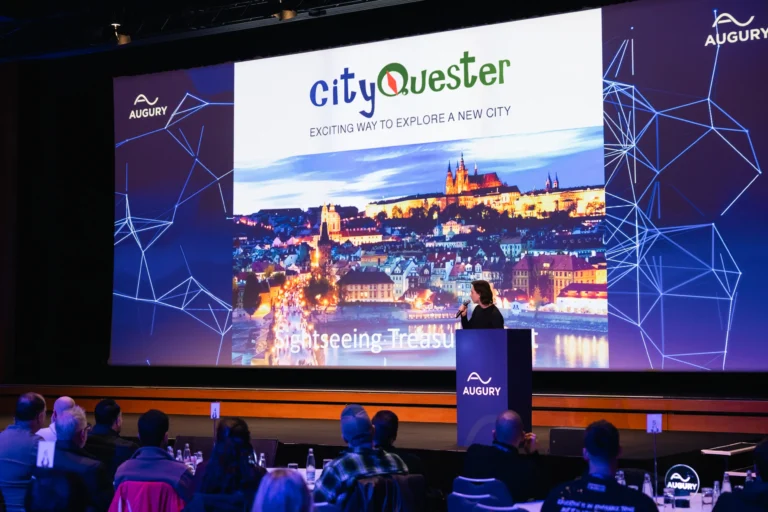 Presenter introducing a city game to the full hall at Hilton Prague Atrium